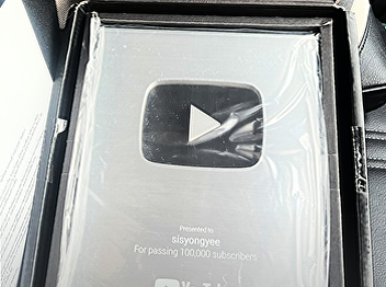 Congratulations to Sujanya Thaptong
(Ajarn Yee) for receiving the Silver
Play Button from YouTube in recognition
of reaching 100,000 subscribers.